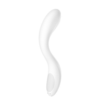 Vibrador branco curvo de silicone sobre fundo branco