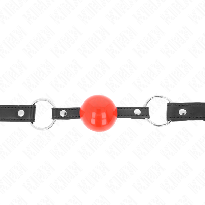 Correia preta com bola vermelha e anéis metálicos.