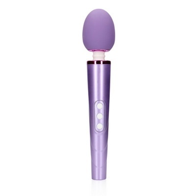 Vibrador massageador lilás com ponta roxa e três botões.