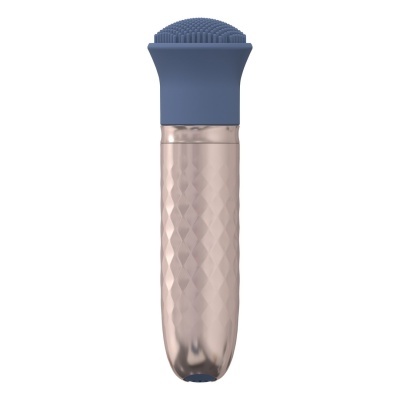 Escova de limpeza facial azul com cabo metálico texturizado dourado rosado