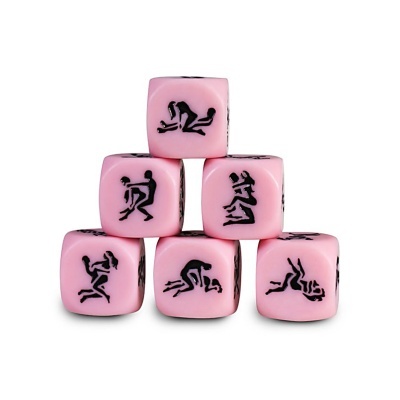 Dados cor de rosa com imagens em preto de posições sexuais em fundo branco