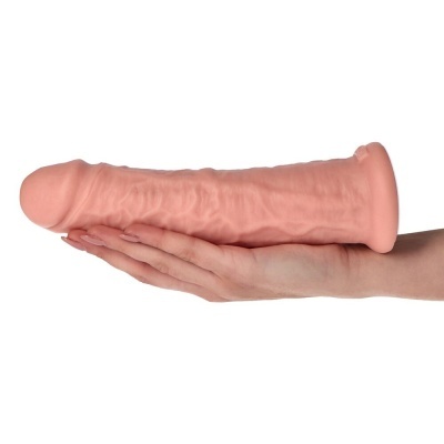 Dildo rosa com veias texturizadas segurado em uma mão