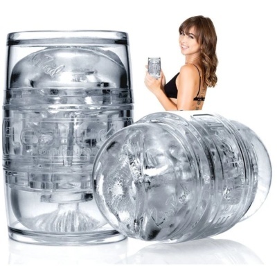 Produto plástico transparente em duas posições e mulher segurando o produto.