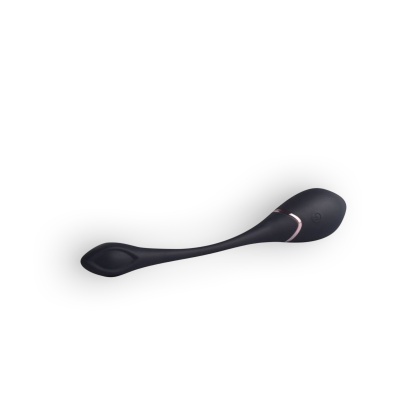 Vibrador preto curvado com botão e detalhe prateado