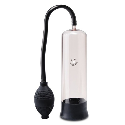 Bomba de vácuo transparente com pistão preto e tubo flexível
