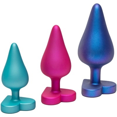Três plugues cónicos de silicone azul, rosa e roxo com base em forma de coração