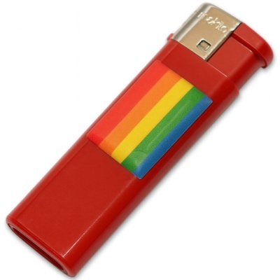 Isqueiro vermelho com adesivo colorido e parte metálica prateada