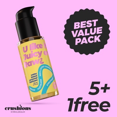 Frasco de óleo lubrificante com rótulo amarelo e doseador preto, selo preto com texto BEST VALUE PACK sobre fundo rosa