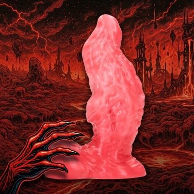 Objeto vermelho translúcido com textura irregular em cenário infernal vermelho com mãos esqueléticas.