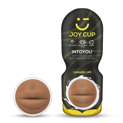 Masturbador masculino em embalagem preta com design de lábios cor caramelo.