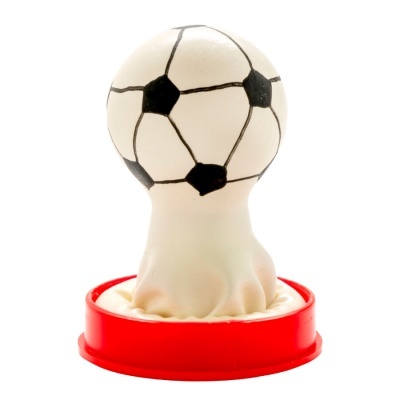 Carimbo com desenho de bola de futebol preto e branco com base vermelha