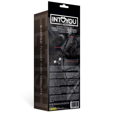 Embalagem preta de conjunto BDSM INTOYOU com venda, flogger e algemas