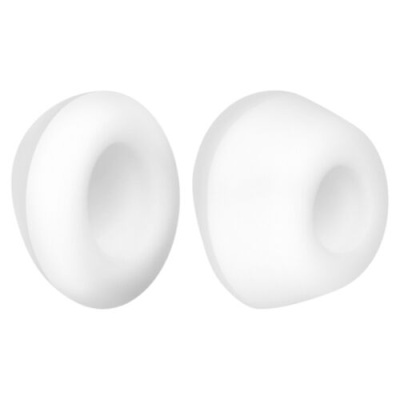 Tampões auriculares brancos em fundo branco