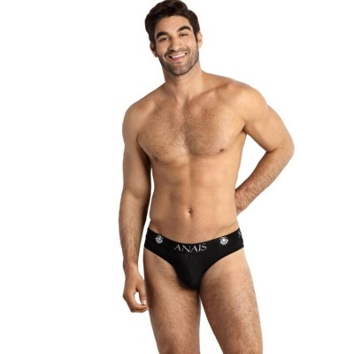 Homem a usar cueca preta ANAIS