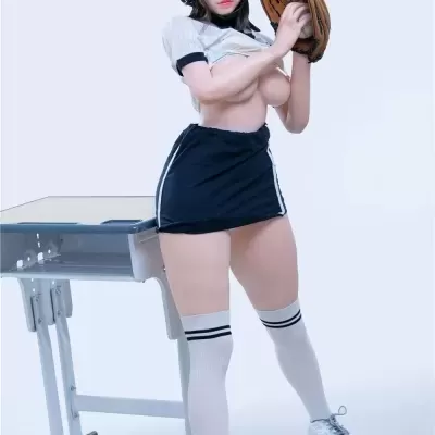 Boneca realista com equipamento de basebol em estúdio
