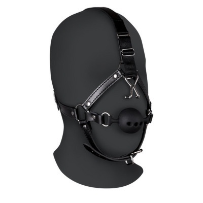Máscara facial em couro preto com bola preta numa cabeça preta