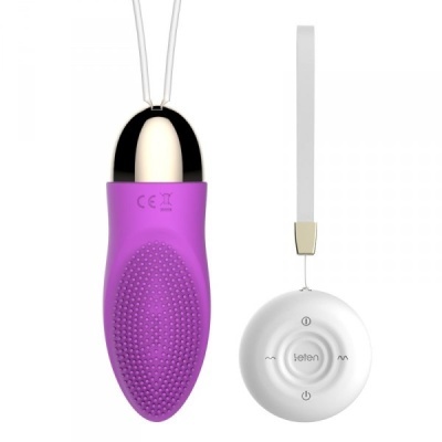 Brinquedo sexual roxo em silicone com comando remoto branco com alça