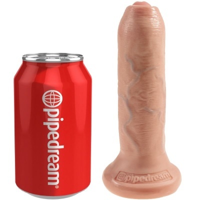 Lata vermelha com texto branco ao lado de objeto de silicone cor de pele