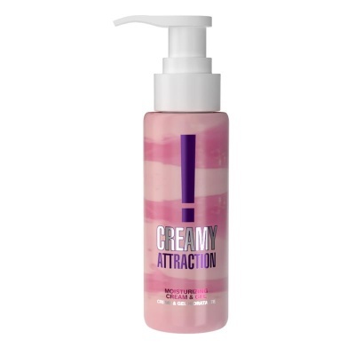 Frasco rosa com bomba branca e texto CREAMY ATTRACTION