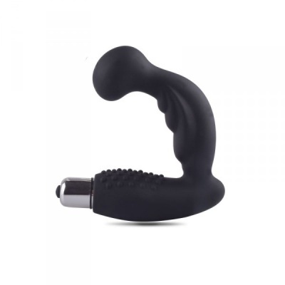 Dispositivo preto de silicone com motor metálico prateado, sobre fundo branco