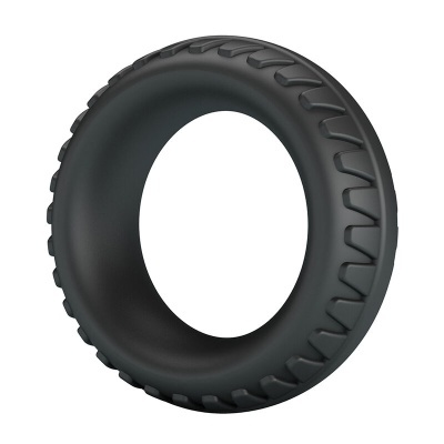 Pneu preto de borracha com padrão serrilhado em fundo branco.
