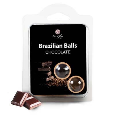 Embalagem de Brazilian Balls Chocolate com barras de chocolate ao lado