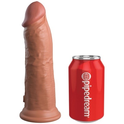 Dildo cor de pele ao lado de uma lata vermelha pipedream