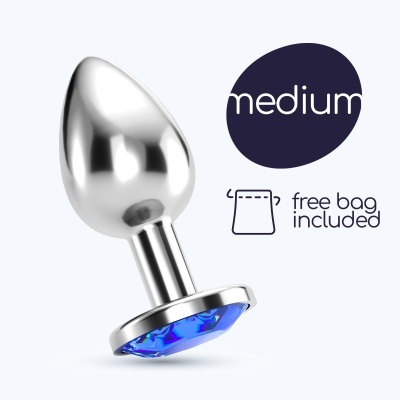 Plug metálico prateado com joia azul e texto informativo