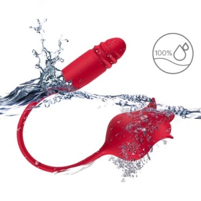 Brinquedo sexual vermelho à prova de água submerso em água com símbolo de 100% à prova de água