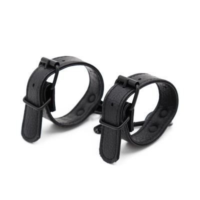 Algemas ou pulseiras de couro sintético preto com fechos de metal