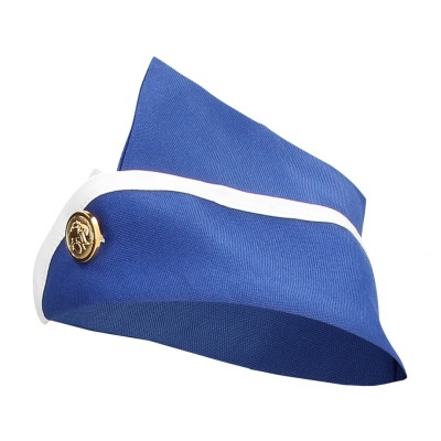 Chapéu azul com faixa branca e botão dourado