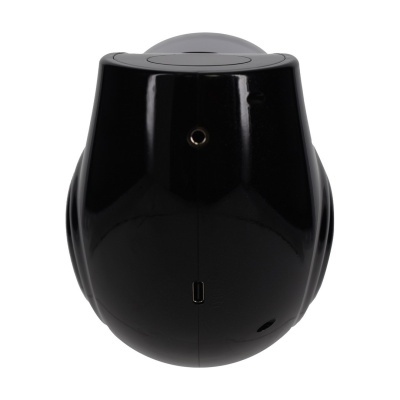 Dispositivo eletrónico preto brilhante com porta USB tipo C e orifício circular