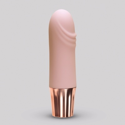 Escova de maquiagem rosa com cabo dourado rosé