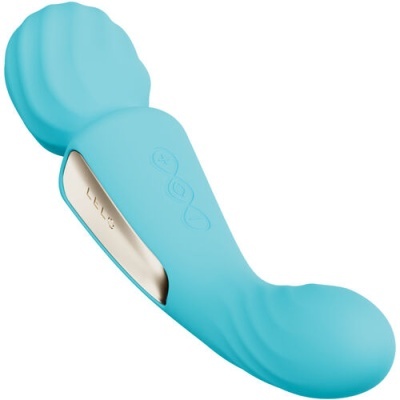 Vibrador azul claro em silicone com detalhe metálico e textura ondulada.