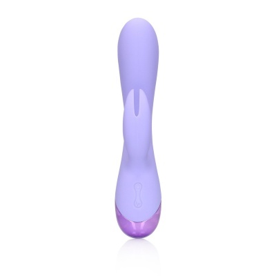Vibrador lilás com detalhes metálicos em fundo branco