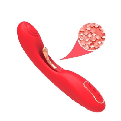 Vibrador vermelho com parte dourada e três botões de controlo num fundo branco