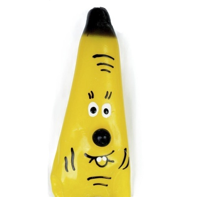 Brinquedo para cães em forma de banana amarela com cara desenhada