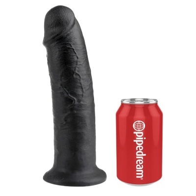 Produto fálico preto com textura ao lado de lata vermelha Pipedream
