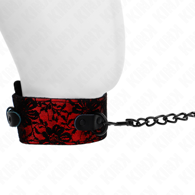 Bracelete em tecido vermelho com renda preta e corrente preta