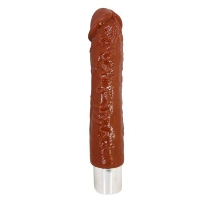 Vibrador castanho realista com base prateada sobre fundo branco