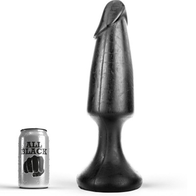 Plugue cónico preto grande ao lado de uma lata prata com texto ALL BLACK e imagem de punho cerrado