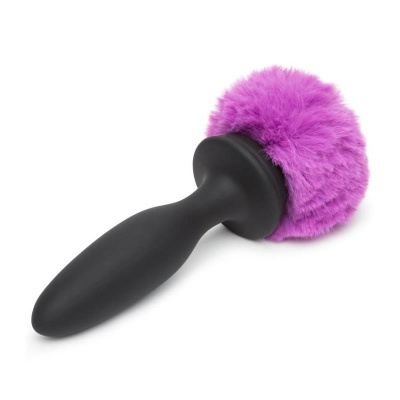 Plug anal preto com pompom roxo felpudo