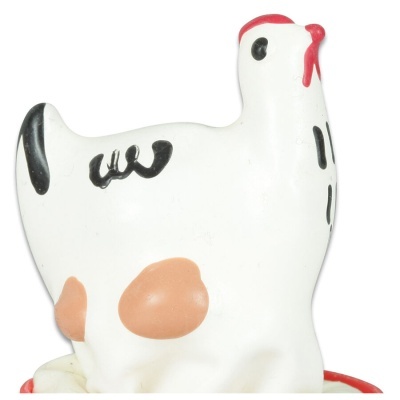 Figura decorativa de galinha branca em cerâmica com manchas castanhas