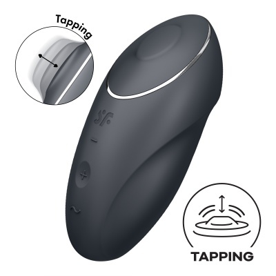Produto eletrônico preto com design ergonômico e botões visíveis