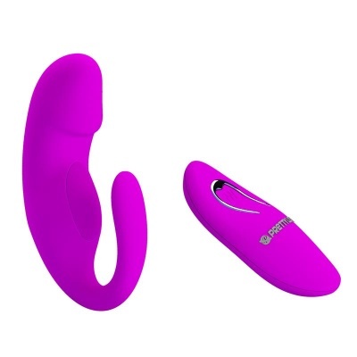 Dois vibradores de silicone roxos, um curvo e outro com controle remoto com texto PRETTY LOVE.