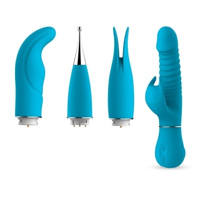 Quatro acessórios sexuais azul em silicone com diferentes formas e texturas