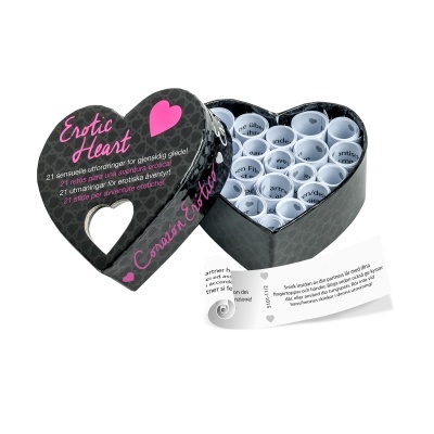 Caixa em forma de coração preto com texto Erotic Heart e rolos de papel dentro