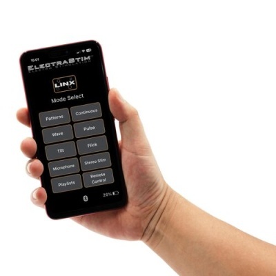 Smartphone com aplicação ELECTRASTIM LINX aberta sobre fundo branco