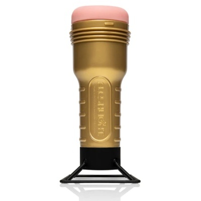Produto cylindrical dourado com tampa rosa e base preta com texto em relevo