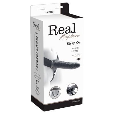 Embalagem branca com imagem de strap-on preto e texto explicativo
